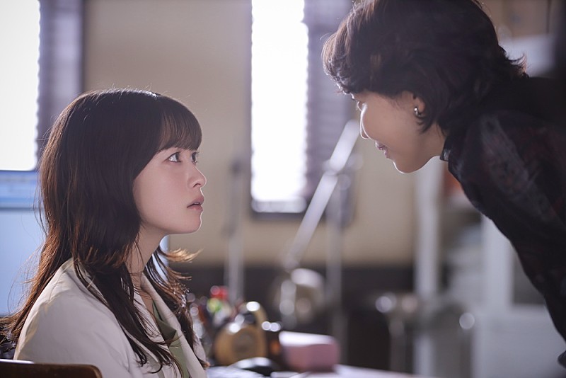 「「天久鷹央の推理カルテ」“氷魚”賀来千香子と“鷹央”橋本環奈の師弟対決に反響 「氷魚先生との頭脳戦がすごかった」」1枚目/1