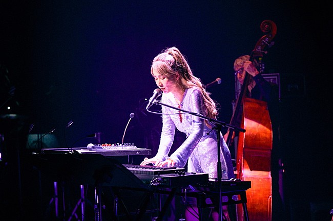 「＜ライブレポート＞ISEKAI（異世界）への扉を開いて――サラ・オレイン、ビルボードライブ東京公演レポート」1枚目/6