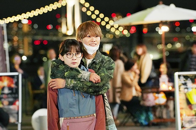 「大橋和也（なにわ男子）がバックハグ、映画『君がトクベツ』場面写真が解禁」1枚目/4