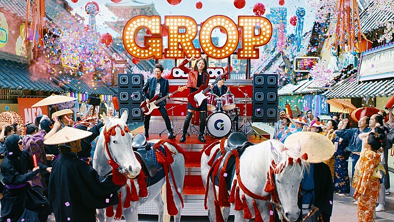 川口春奈が率いるロックバンドが“NEO江戸”の世界でライブ、グロップ新CM