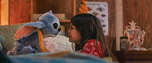 「ブルーノ・マーズからエルヴィス・プレスリー、現地の児童合唱団まで　『リロ＆スティッチ』音楽に込められたこだわり」