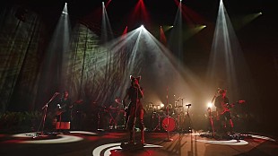 「女王蜂、ニューSG「強火」撮り下ろしライブ映像公開」