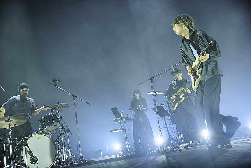 indigo la End、「昔の自分たちを肯定できるツアーになった」全国ツアー【藍のすべて】ファイナル公演ライブレポート