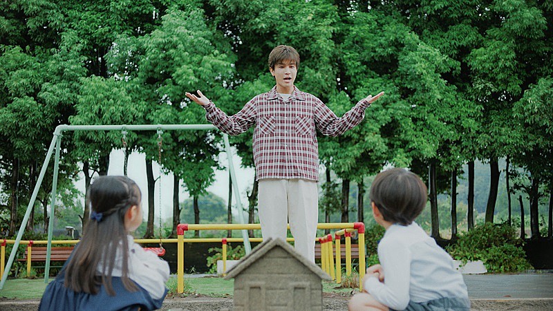 岩田剛典、公園の子どもたちにオール電化の魅力をクールにレクチャー　関西電力の新CM放映開始
