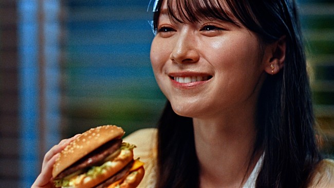 「守屋麗奈（櫻坂46）出演、「ビッグマック」×「I feel Coke」コラボCM放映開始」1枚目/1