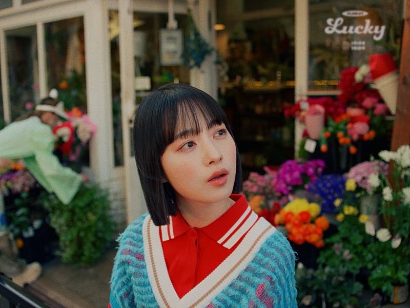 TOMOO、ダンスシーンも含むユニークな「LUCKY」MV公開