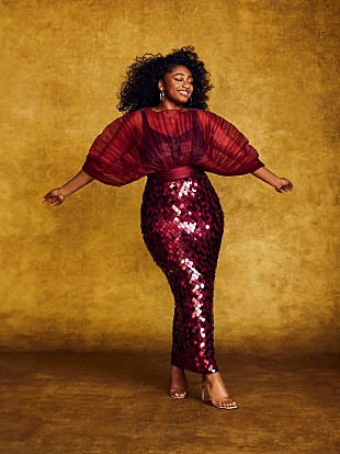 「サマラ・ジョイ、ブラジリアン・ジャズに敬意を表した「Flor de Lis (Upside Down)」公開」