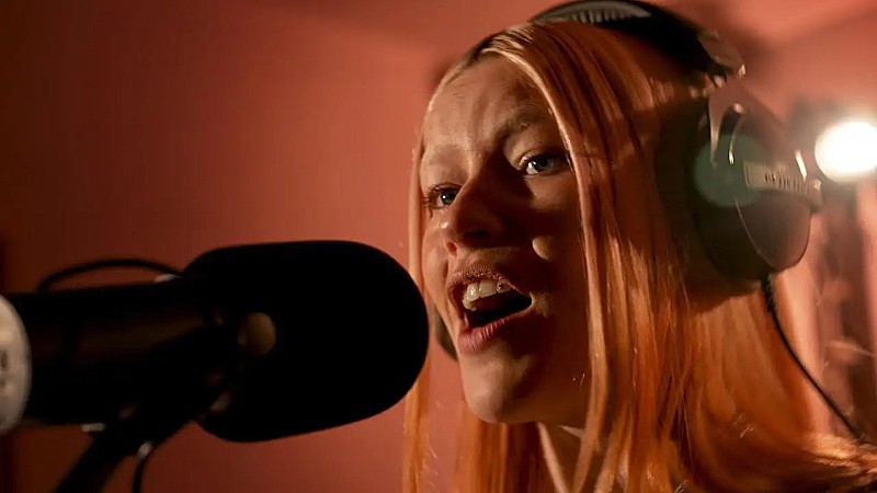 ウェット・レッグ、「Davina McCall」のパフォーマンス映像公開