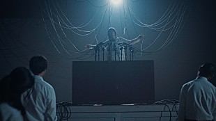 「須田景凪、スタイリッシュに怪しい世界を描いた「ラストルック」MVプレミア公開＆来春に東阪ツアー開催決定」