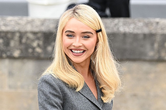 「サブリナ・カーペンター、『イーメイルズ・アイ・キャント・センド』3周年を祝う「たくさんの特別な瞬間への入り口」」1枚目/1