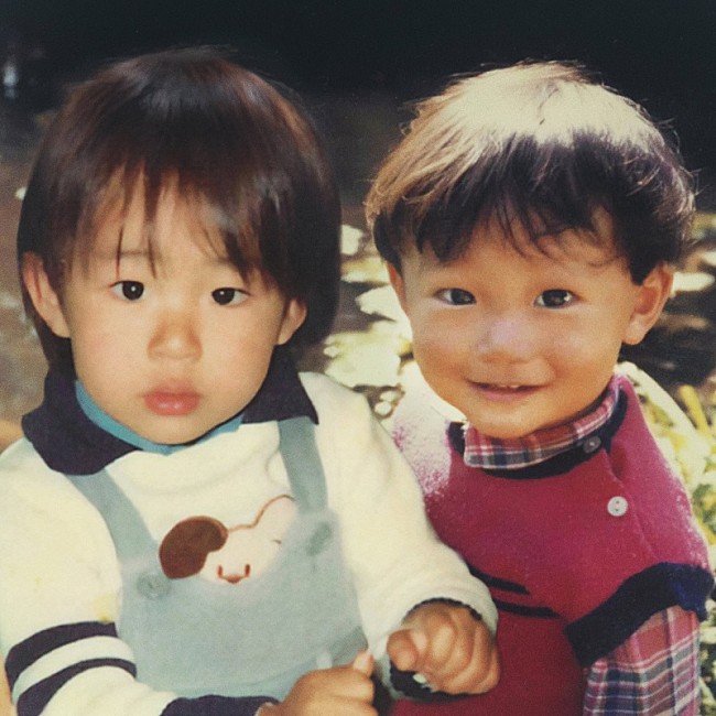 「FUNKY MONKEY BΛBY'S、子ども時代の写真をAIで動画にした「音楽を鳴らそう」MV公開」1枚目/2