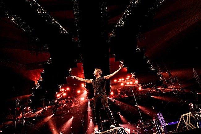 「吉川晃司40周年ライブを収録したDVD &amp; Blu-ray『KIKKAWA KOJI 40th Anniversary Live』鑑賞ポイント10選を徹底解説」1枚目/6