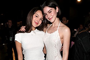 「オリヴィア・ロドリゴ＆グレイシー・エイブラムス、ガザで飢餓に苦しむ子どもたちへの関心を促す」