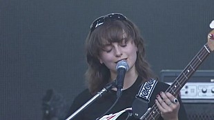 「ブラック・カントリー・ニュー・ロード、2022年フジロックより「Dancers」パフォーマンス映像公開」