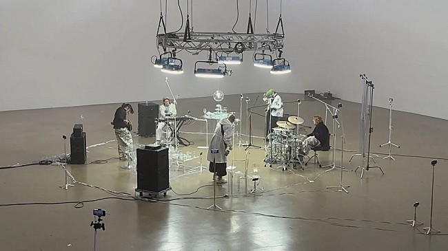 「Kroi、新曲「Method」、iphone40台を使ったMVのBehind The Scenesを公開」1枚目/2