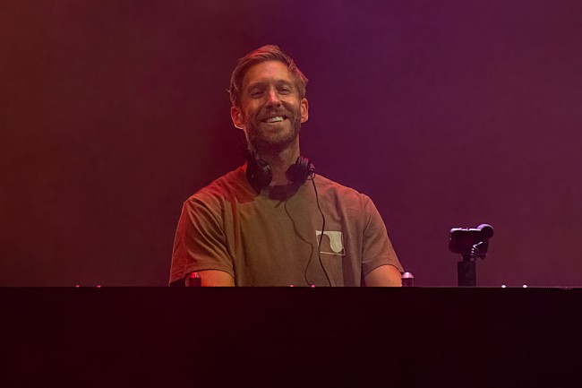 「カルヴィン・ハリス、第1子の誕生を発表し胎盤の写真を公開「妻はスーパーヒーロー」」1枚目/1