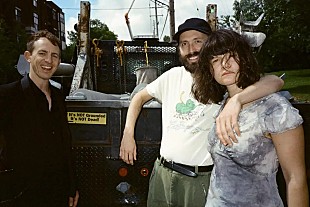 「ビッグ・シーフ、ララージが参加した新曲「Grandmother」と「Los Angeles」公開」