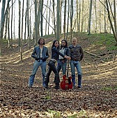 「ウルフ・アリス、ドラマーのジョエル・エイミーがリード・ボーカルを務める新曲「White Horses」公開」1枚目/1