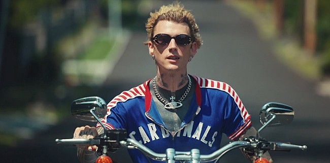 「mgk、「outlaw overture」MV＆最新パフォーマンス映像公開」1枚目/2