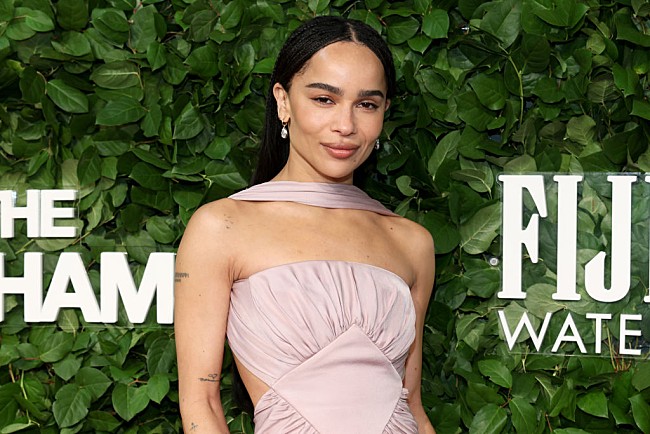 「ゾーイ・クラヴィッツ、親友テイラー・スウィフトのニューALを聴いたと明かす「本当に素晴らしい」」1枚目/1