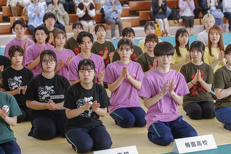 「「ちはやふる-めぐり-」「新=新田真剣佑に続いて次週はいよいよ太一=野村周平が登場!」「映画版のキャストはみんなすごいけど、めぐりのキャストも決して負けてないと思う」」1枚目/1