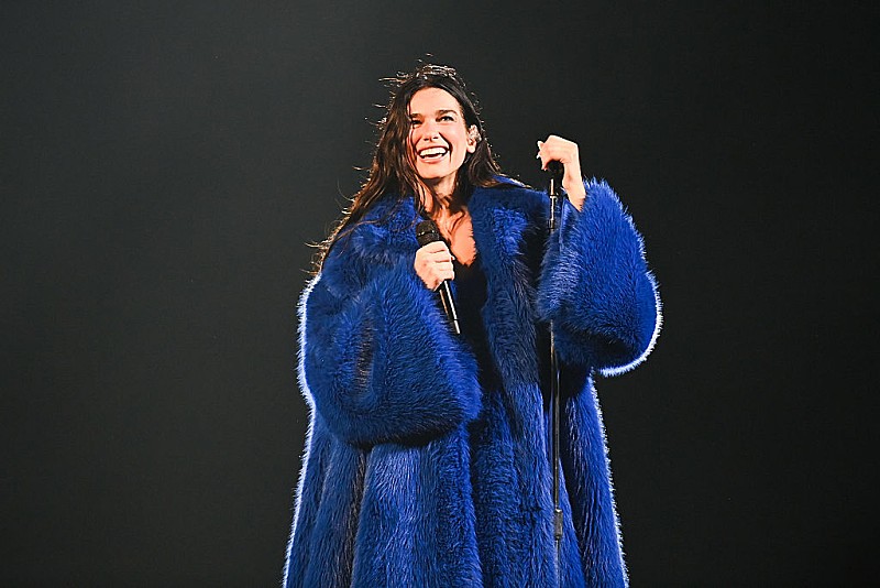 デュア・リパ、「Levitating」MV再生数が10億回突破