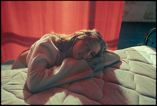 「ケンジー、ドリーミーなサマー・ソング「tan lines」公開」1枚目/1