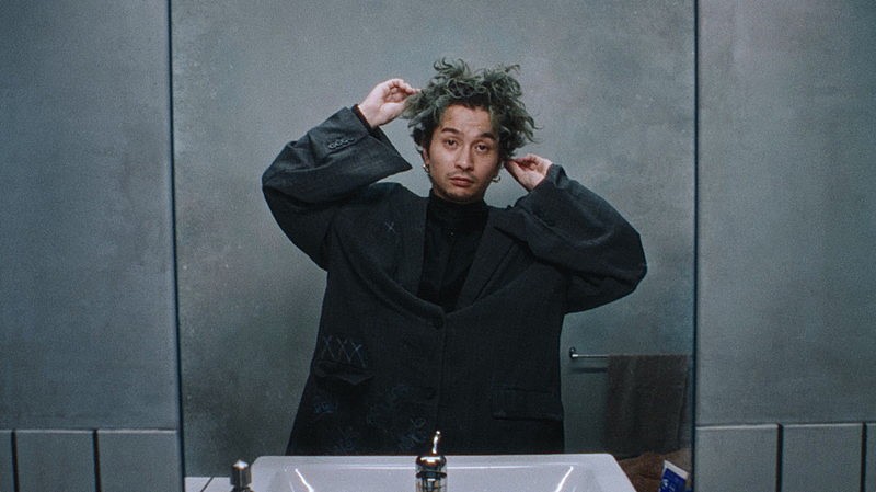 常田大希が様々なヘアスタイルで登場、書き下ろし楽曲も披露するMAROの新CM