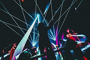 「＜ライブレポート＞CLAN QUEEN、問いかけ続ける“自分らしさ”――2ndツアー【NEBULA】で描いた内省の旅、その先の肯定」