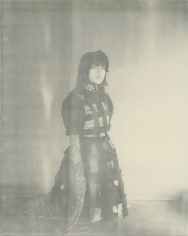 カネコアヤノ、ソロ作品として弾き語りで再録音したアルバム『石の糸 ひとりでに』発売決定