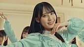 「日向坂46、松尾桜がセンターを務める五期生曲「空飛ぶ車」MV公開」1枚目/1