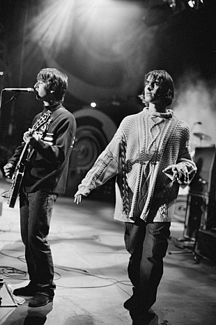 「劇場に足を運ぶべし！圧倒的な臨場感と映像美でよみがえる『オアシス｜ネブワース1996』を試写室で見た（執筆：庄村聡泰）」