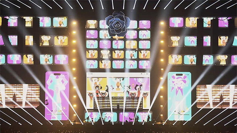 「『Ado Puts On Quite The &quot;Show&quot; With An Epic Arena Performance | Global Spin』」2枚目/5