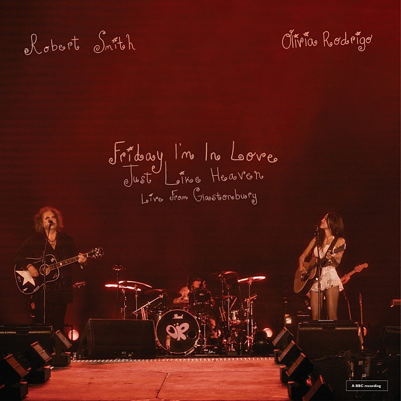 「オリヴィア・ロドリゴ、グラストでのロバート・スミスとの共演パフォーマンス配信　収益は国境なき医師団に寄付」1枚目/1