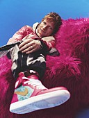 「エド・シーラン、フィービー・ディネヴァー出演の「Camera」MV公開」1枚目/1