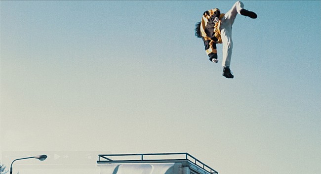 「「KICK BACK」MVより」8枚目/11