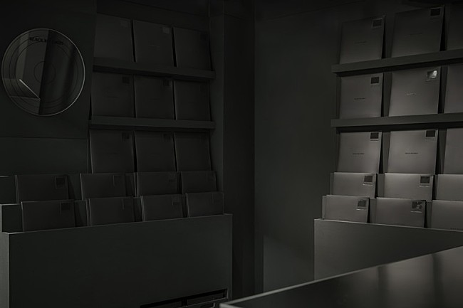 「「BLACK RECORDS」」2枚目/12