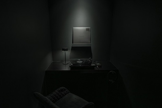 「「BLACK RECORDS」」3枚目/12