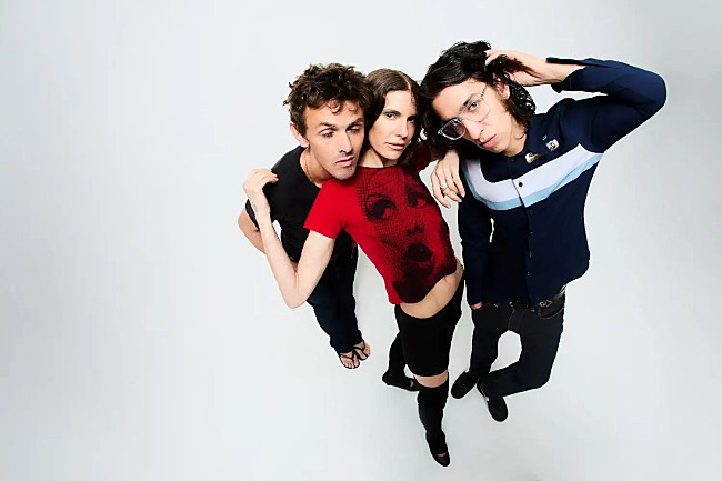 「バー・イタリア、新曲「rooster」のライブ・パフォーマンス映像公開」1枚目/4