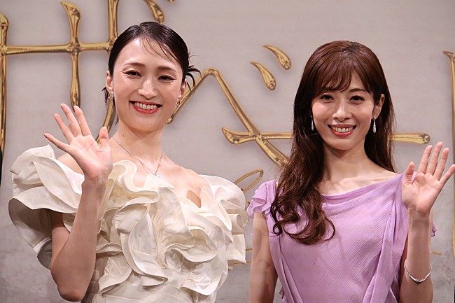 「望海風斗＆明日海りお、エリザベ－ト役に「今でも不思議な感じ」 古川雄大、3度目のト－ト役で「寝ている間も稽古をしている」」1枚目/1