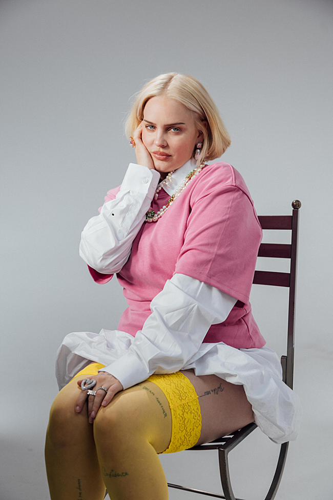 「アン・マリー、“落ち込んでいる仲間たちへ捧げる”新曲「DEPRESSED」公開」1枚目/2