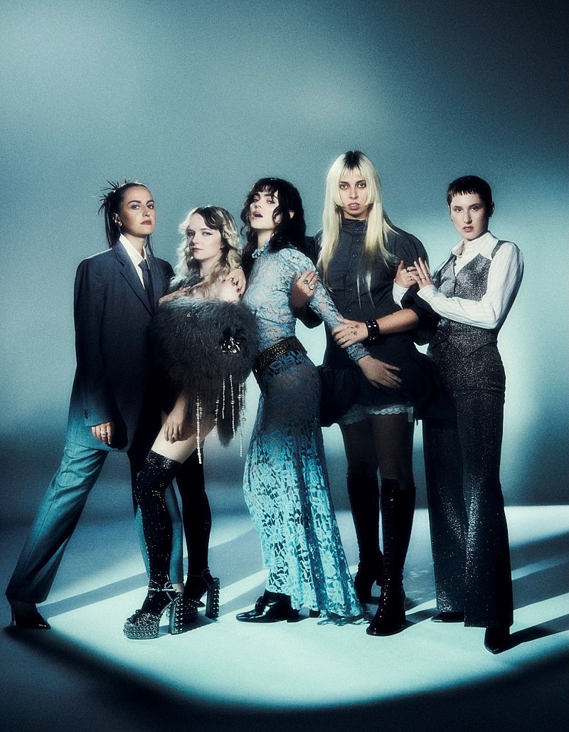 「ザ・ラスト・ディナー・パーティー、新曲「Second Best」で愛する人への葛藤を歌う」1枚目/2