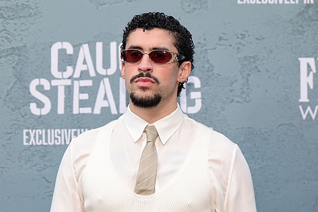 「バッド・バニー、2026年【スーパーボウル】ハーフタイム・ショー出演への批判にユーモアで反論」1枚目/1