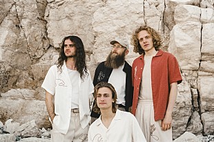 「ユーフ、サハラの砂を運ぶ風に着想を得た新曲「Calima」公開」