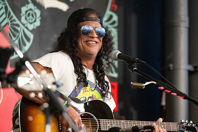 「スラッシュ、17年ぶりのガンズ・アンド・ローゼズ新作アルバムは“もうすぐ”と予告」1枚目/1