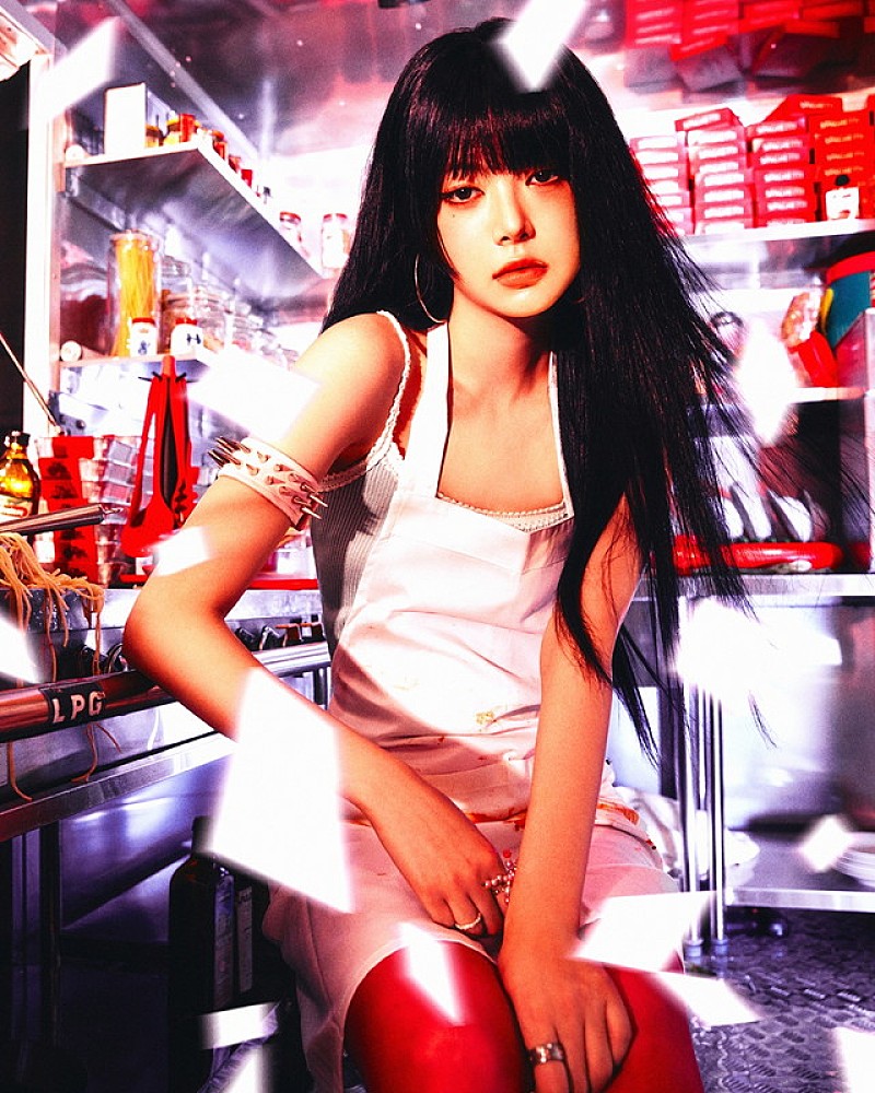 「HUH YUNJIN」4枚目/7