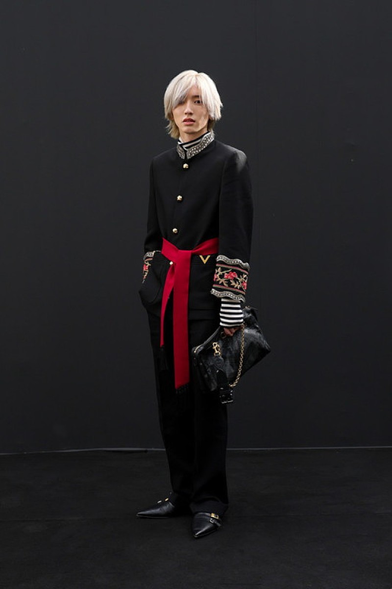 道枝駿佑（なにわ男子）／SOOBIN（TXT）／REI＆LIZ（IVE）ら、ヴァレンティノのファッションショーに来場