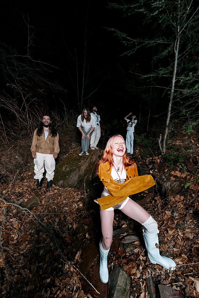 「ウェット・レッグ、「mangetout」MV＆『Live on KEXP』パフォーマンス映像公開」1枚目/3