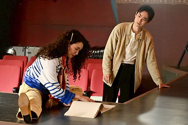 「「もしもこの世が舞台なら、楽屋はどこにあるのだろう」「舞台っぽいドラマだけど慣れてくるとどハマりする」「小さな声でしかせりふが読めないトニ－（市原隼人）に持っていかれた」」1枚目/1