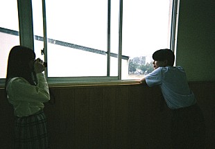 「映画『恋に至る病』、長尾謙杜＆山田杏奈が撮影した“インスタントカメラ写真”＆特別映像も公開」